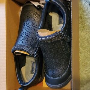 JBU AMBER-WIDE BLACK WOMENS SIZE 7. 1\2 W.